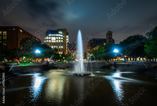 The fountain at Washington Square Park at night, in Greenwich Vi © jonbilous