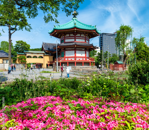 Quadro em tela Benten-Do Temple in Shinobazu Pond, Tokyo