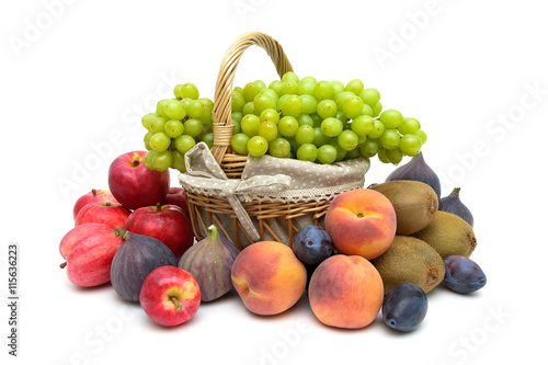 Fototapeta Naklejka Na Ścianę i Meble -  green grapes and other fruits isolated on white background