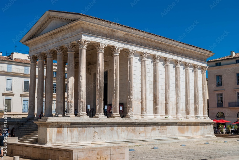 Nîmes, la maison carré.