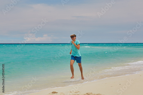 happy people on maldives