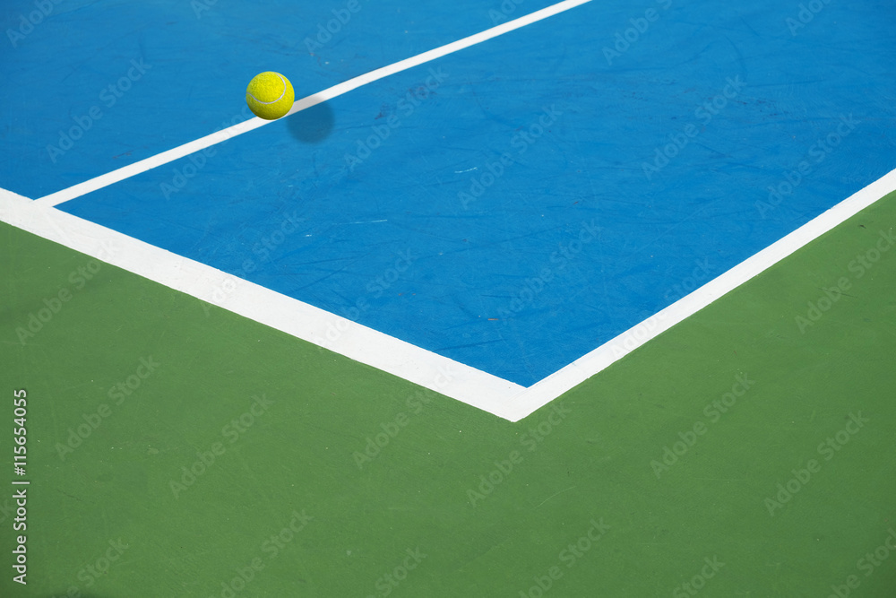 tennis ball bouncing in tennis court