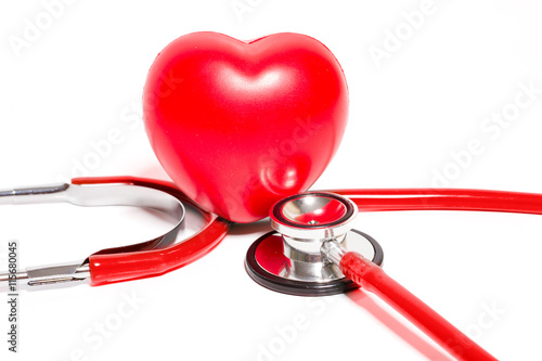 rotes Herz mit Stethoskope