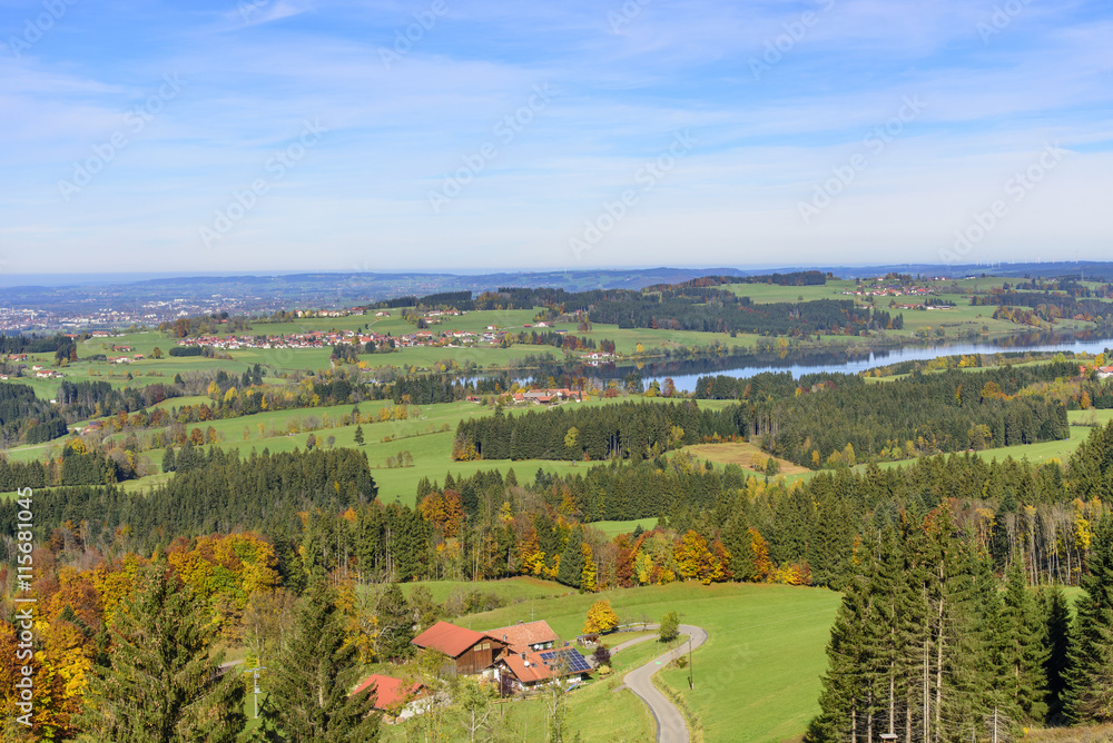 Herbstlandschaft im Allgäu mit Ausblick auf den Rottachsee
