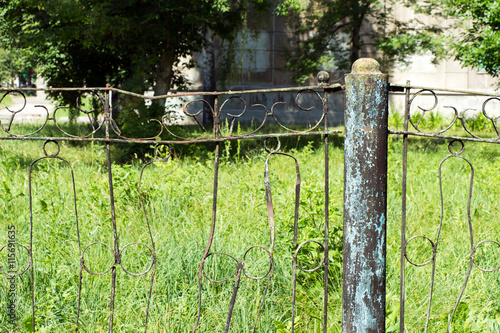фотографія Fence made of rusty metal rods. Very old and rusty. The backgrou