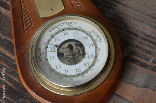 Altes Barometer - deutsch