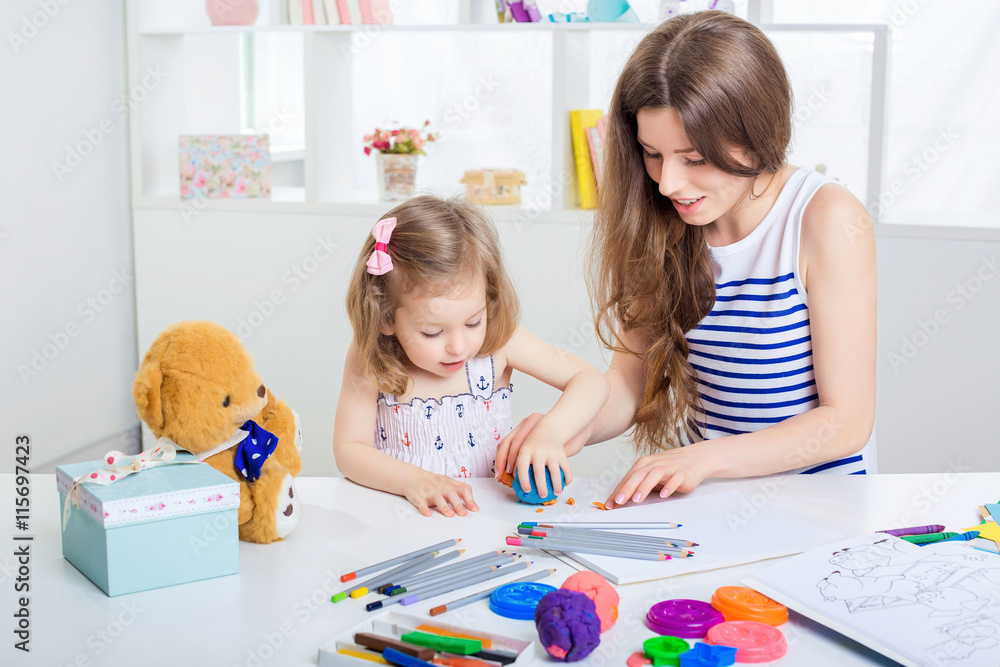 Fototapeta premium matka i jej mała córka rysunek