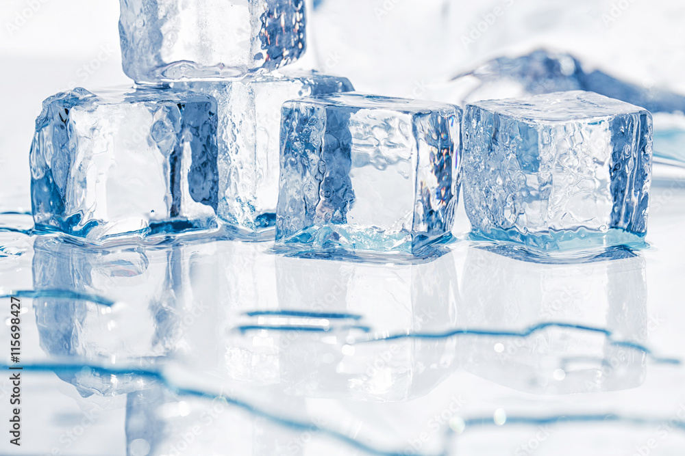 Obraz premium Ice cubes on the table