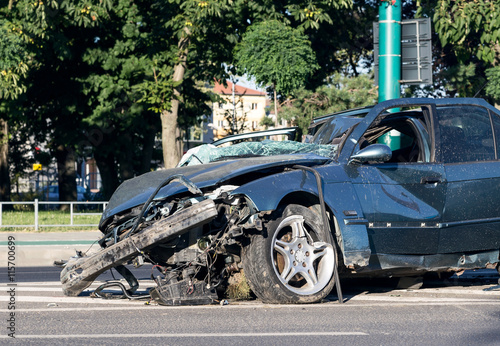 Canvas-taulu Car destroyed after horrible car accident