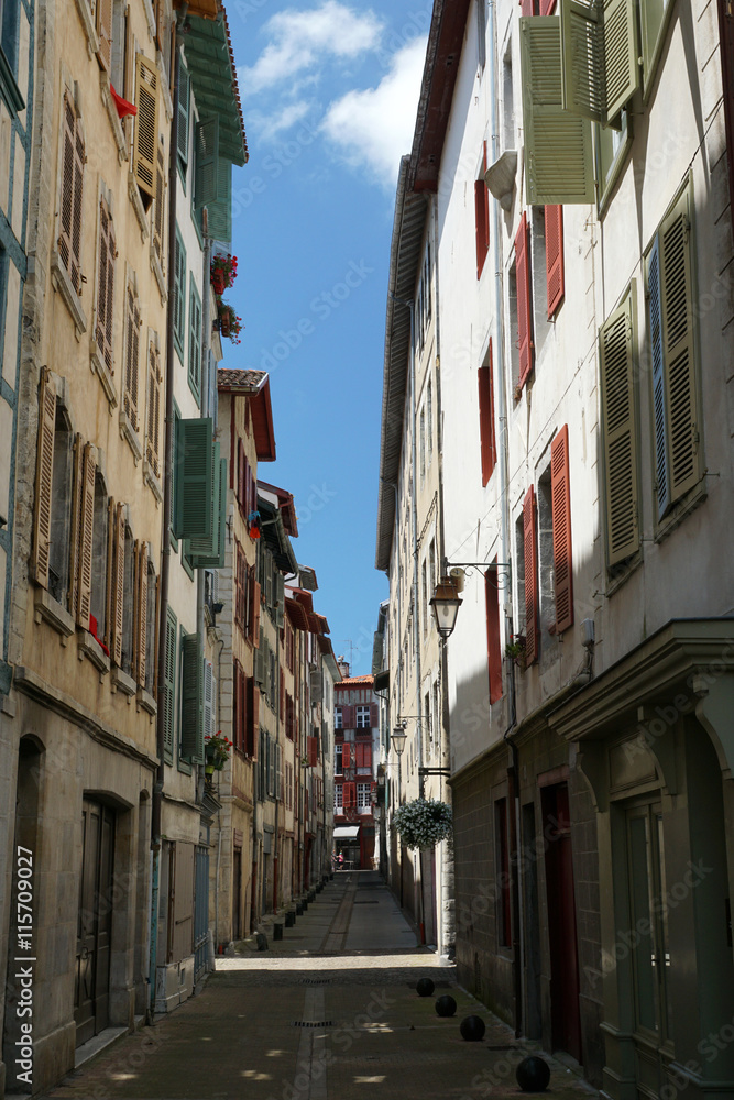 Rue étroite dans le centre de Bayonne
