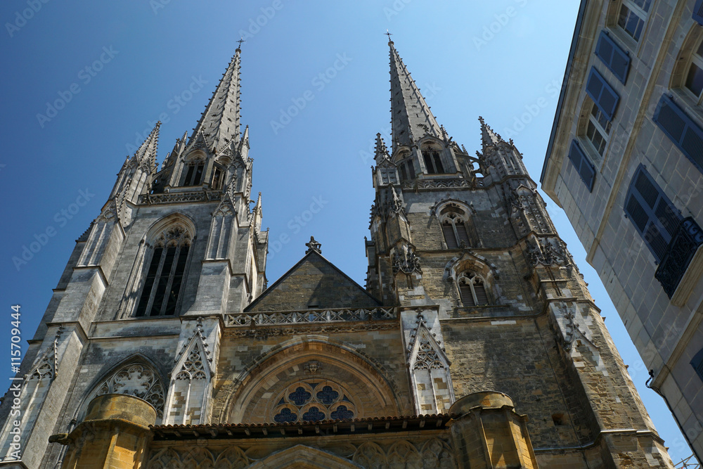 Les 2 flèches de la Cathédrale de Bayonne
