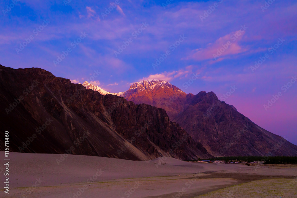 Fototapeta premium Spectacular mountain scenery Himalaya Range background , Leh-Lad