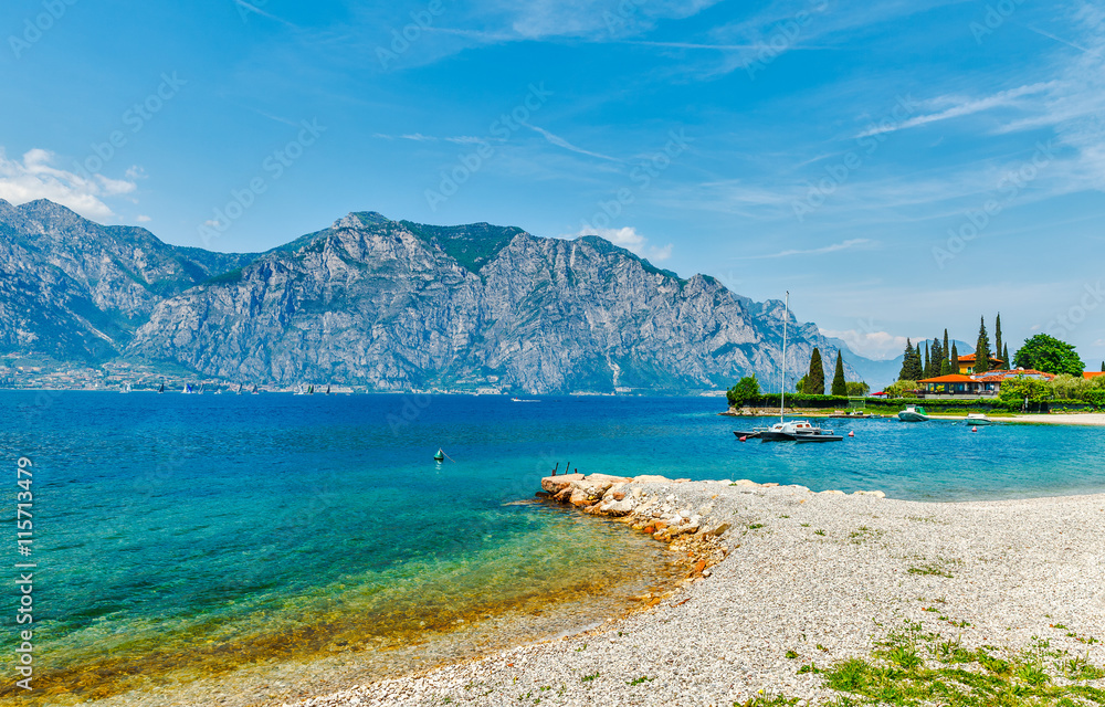 Fototapeta premium Summer beach of garda lake