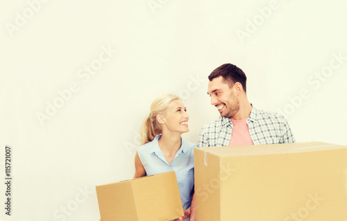 couple with delivery boxes moving to new home © Syda Productions