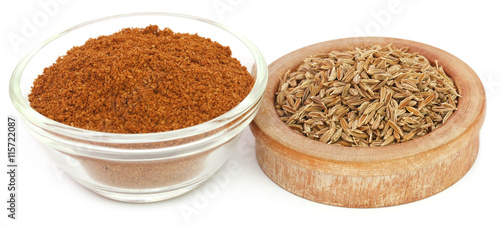Crushed cumin with whole ones