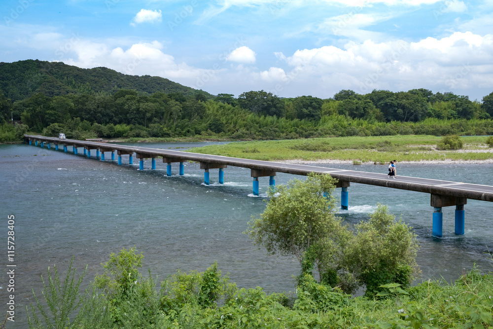 佐田の沈下橋（高知県四万十川）