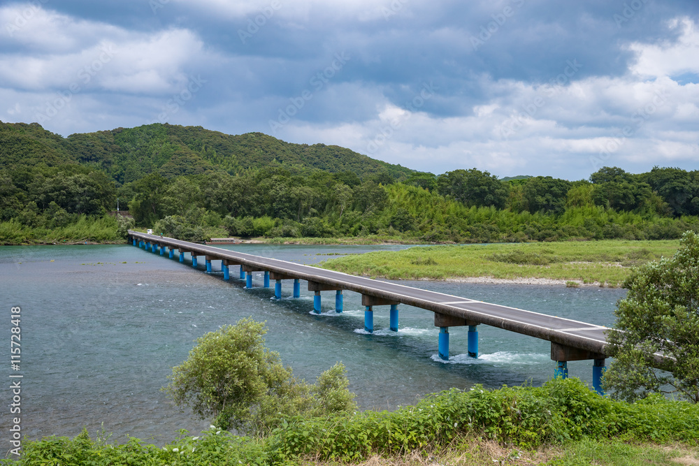 佐田の沈下橋（高知県四万十川）