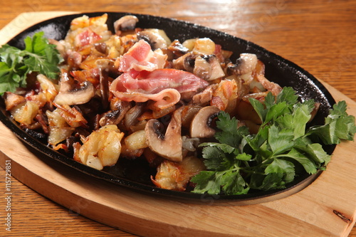 pan fried potatoes with mushrooms and Bacon