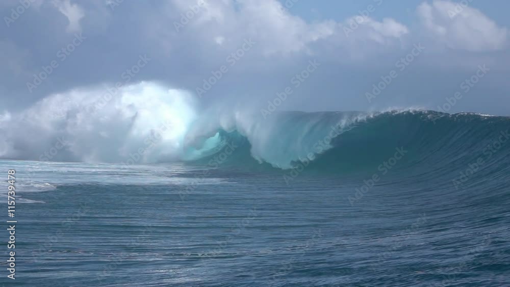 SLOW MOTION CLOSE UP: Big Teahopoo wave breaking and splashing SLOW MOTION CLOSE UP: Big Teahopoo wave breaking and splashing