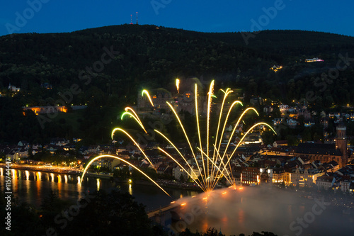 Feuerwerk   ber der Alten Br  cke von Heidelberg  Deutschland
