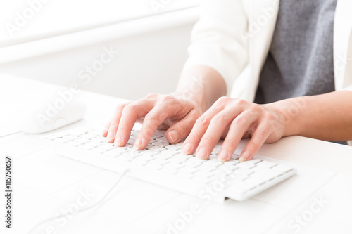 a businesswoman typing kewboard
