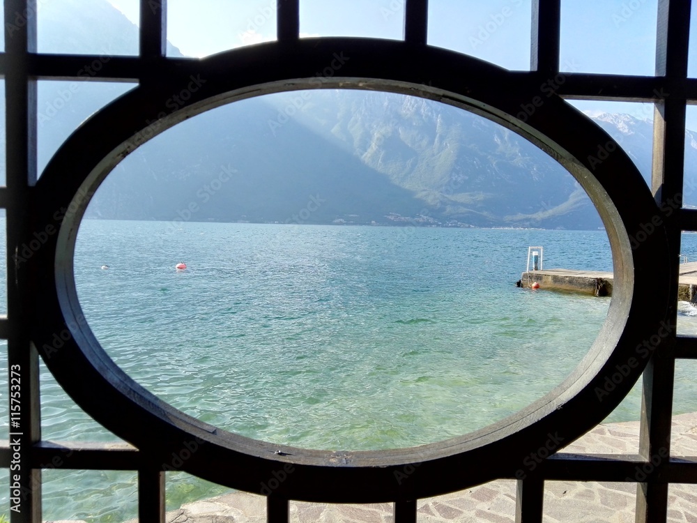 Cornice sul lago di Garda