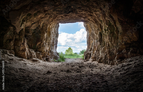 Obraz na płótnie Entrance to the cave