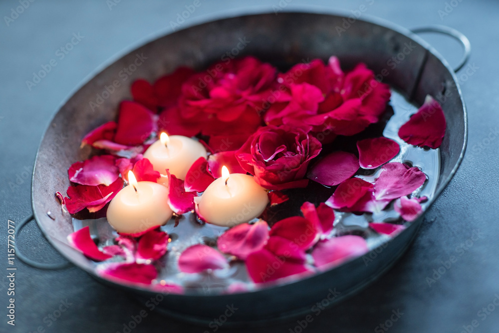 red roses and candles - obrazy, fototapety, plakaty 