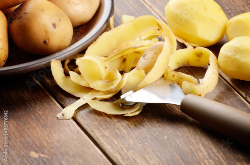 Wallpaper Mural Peeling potatoes Torontodigital.ca