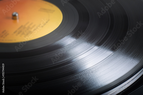 Vinyl record album LP on platter - Album LP in vinile sul piatto