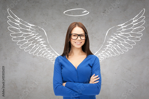 Fotografi happy businesswoman with angel wings and nimbus
