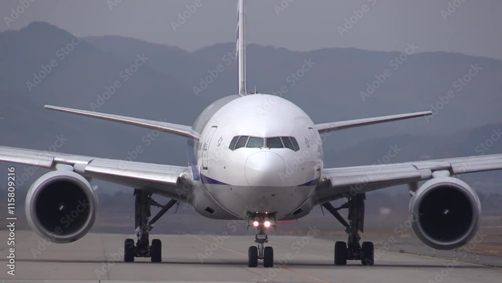 飛行機のタキシング Airliners taxing 飛行機のタキシング Airliners taxing