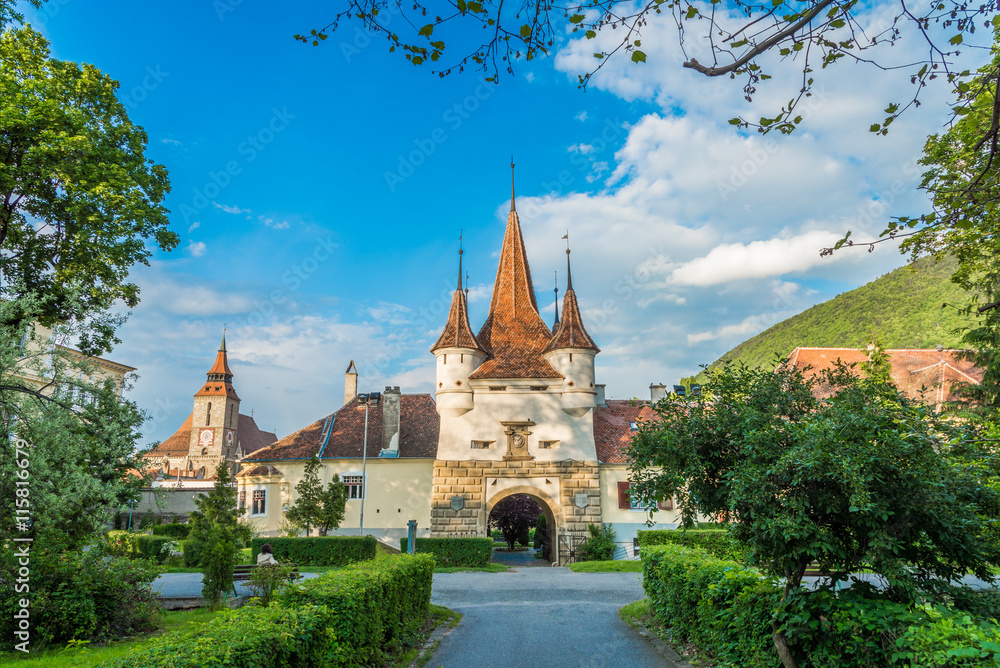 Obraz premium Beautiful architecture of the Ecaterina (Catherine gate) german gate, in Schei of Brasov, Romania