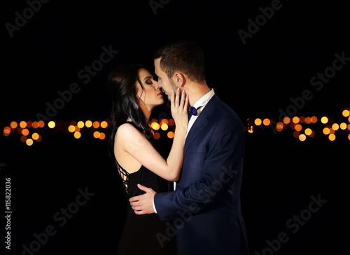 Beautiful young couple posi...