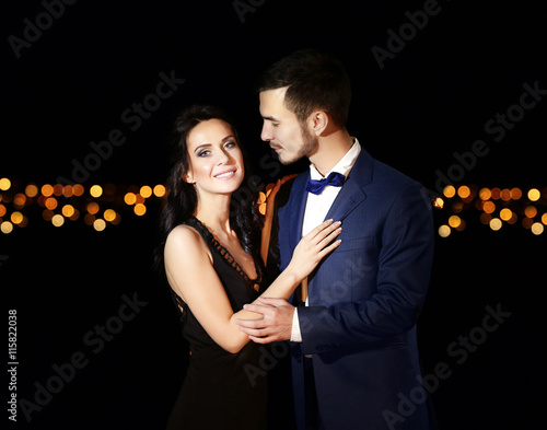 Beautiful young couple posi...