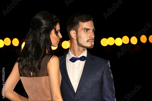 Beautiful young couple posi...