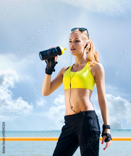 Young and sporty woman posing outdoors