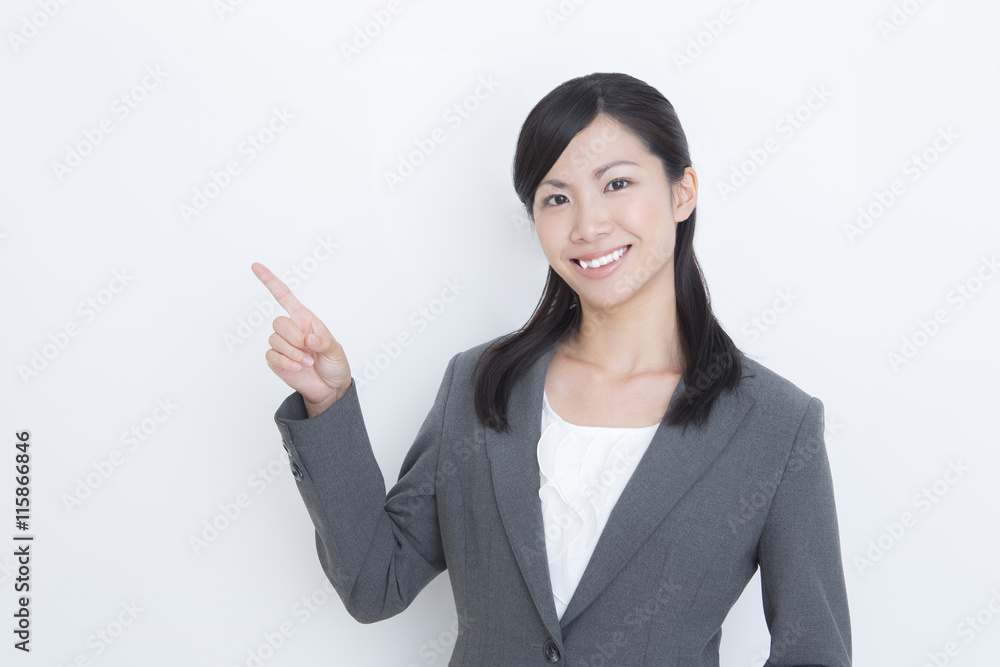 指さしする女性 指さしする女性