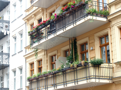 Photography Sanierte Altbaufassade mit Balkon, Berlin