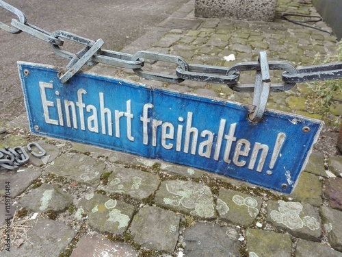 Einfahrt freihalten photo