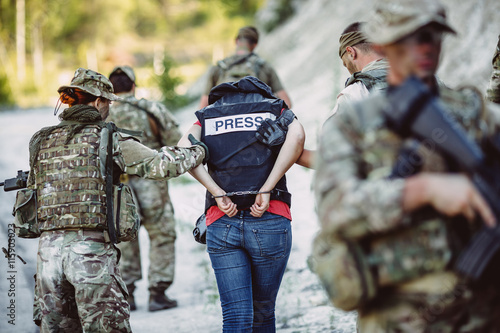 Tableau sur toile British special forces soldiers take part in military operation