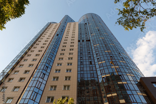 Foto Modern expensive high-rise building