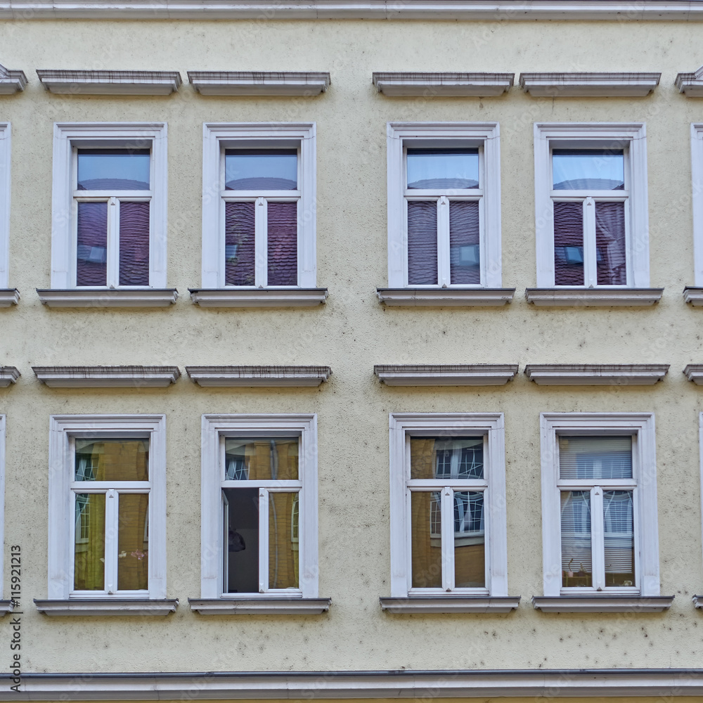 vintage house facade windows pattern, Leipzig Deutschland