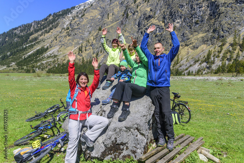 Freude in der Gruppe über den schönen Radausflug ins Gebirge