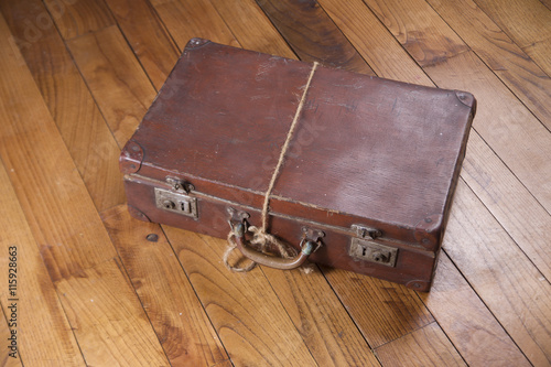 Obraz na plátně Old cardboard suitcase