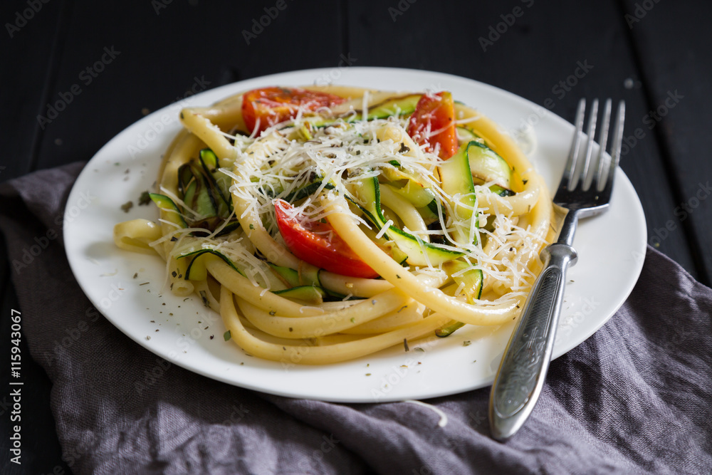 Spaghetti with zucchini and parmesan