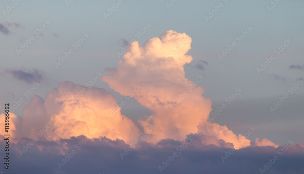 beautiful clouds in the sky at sunset background beautiful clouds in the sky at sunset background