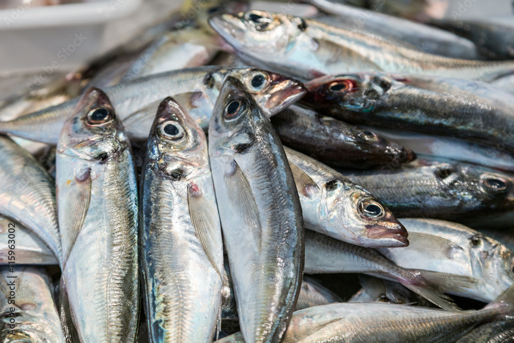 Obraz premium fresh raw fish in market