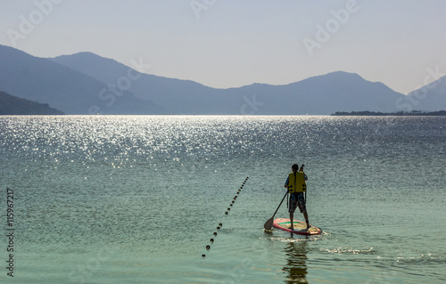 Stand up paddle na lagoa. © JCLobo