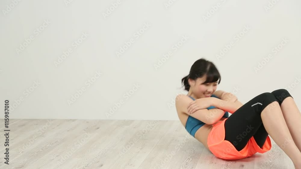 運動をする女性 運動をする女性